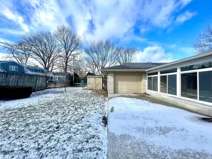 $255,000 | 3107 West Beechwood Avenue, Muncie, IN 47304