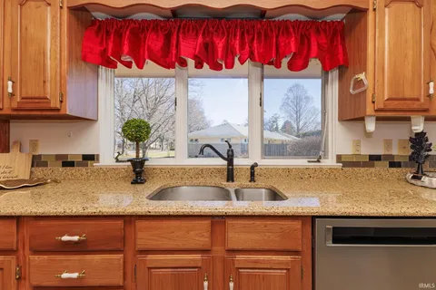 $255,000 | 3107 West Beechwood Avenue, Muncie, IN 47304