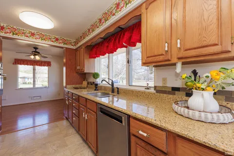 $255,000 | 3107 West Beechwood Avenue, Muncie, IN 47304