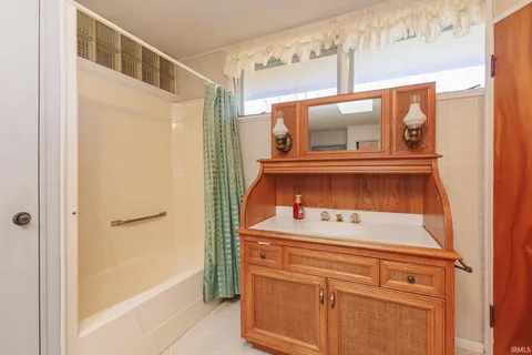 $255,000 | 3107 West Beechwood Avenue, Muncie, IN 47304