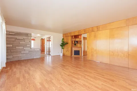 $255,000 | 3107 West Beechwood Avenue, Muncie, IN 47304