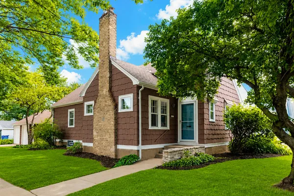 $475,000 | 5901 North Shoreland Avenue, Whitefish Bay, WI 53217