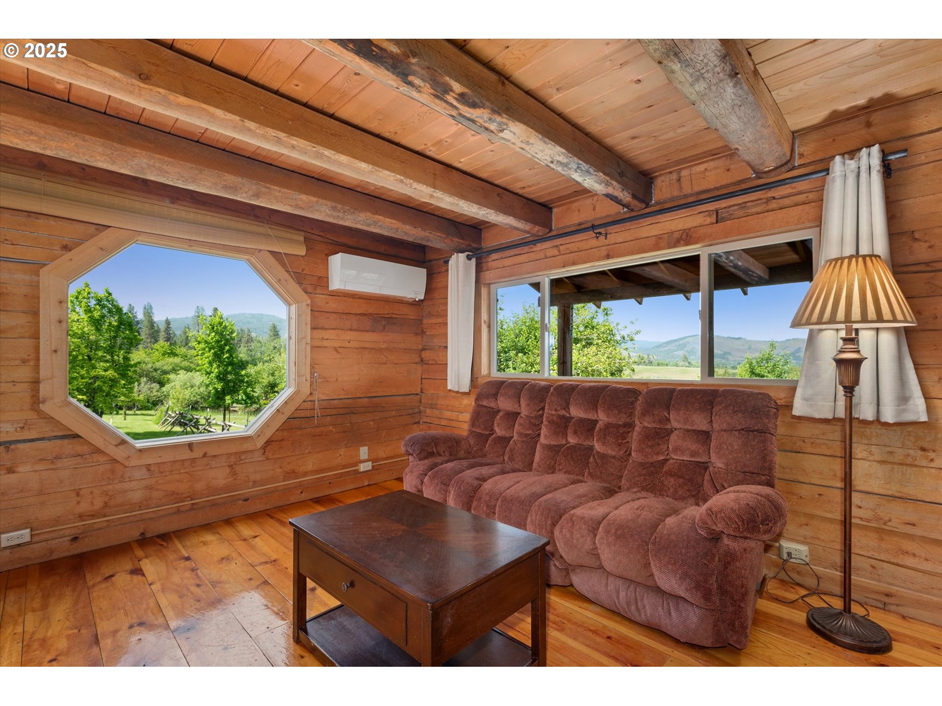 35912 Valley View Lane Halfway, OR 97834 - Photo 14 of 43 a room with furniture and a window