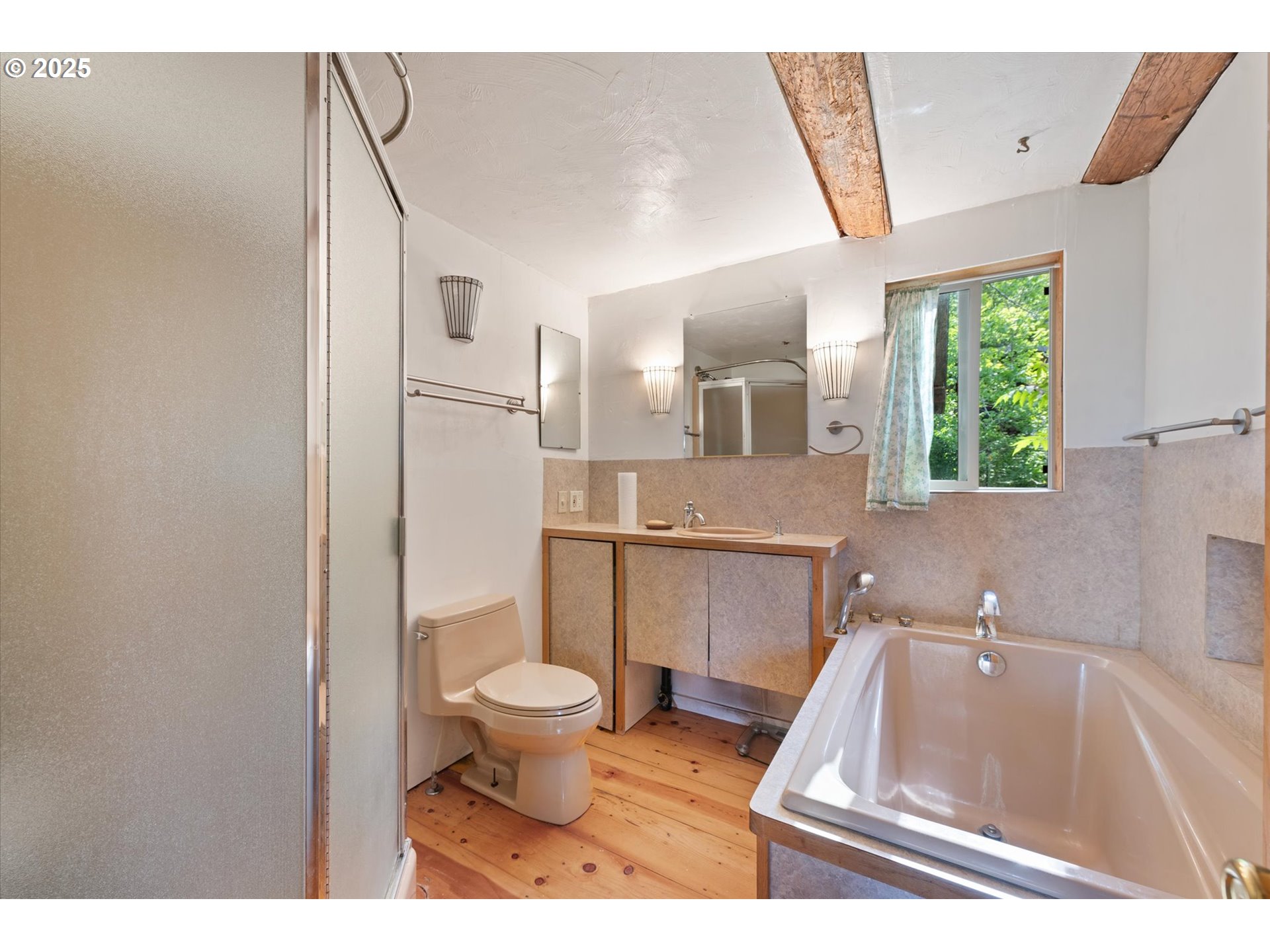 35912 Valley View Lane Halfway, OR 97834 - Photo 24 of 43 a bathroom with a sink toilet and a bathtub