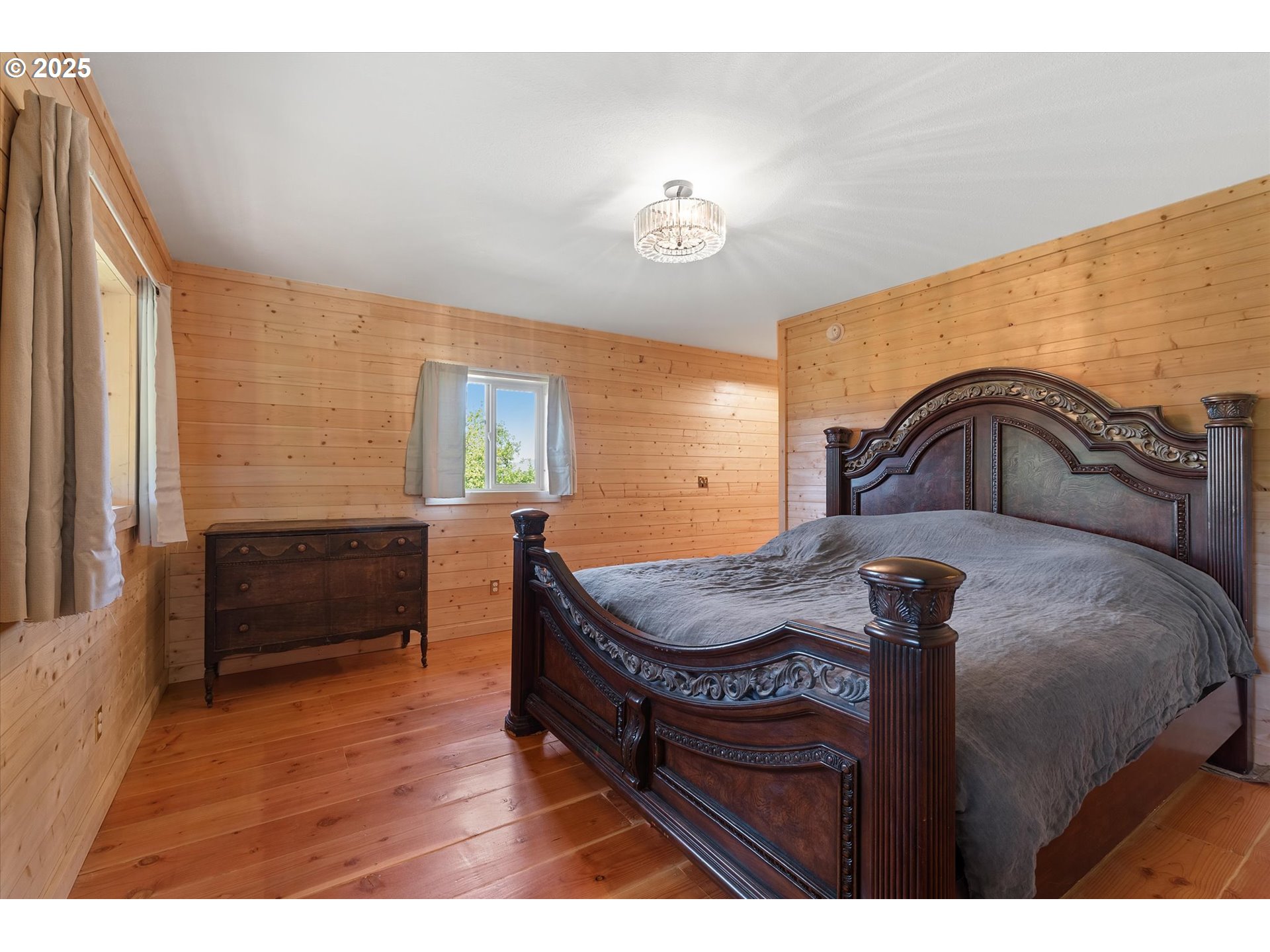 35912 Valley View Lane Halfway, OR 97834 - Photo 26 of 43 a living room with furniture and a wooden floor