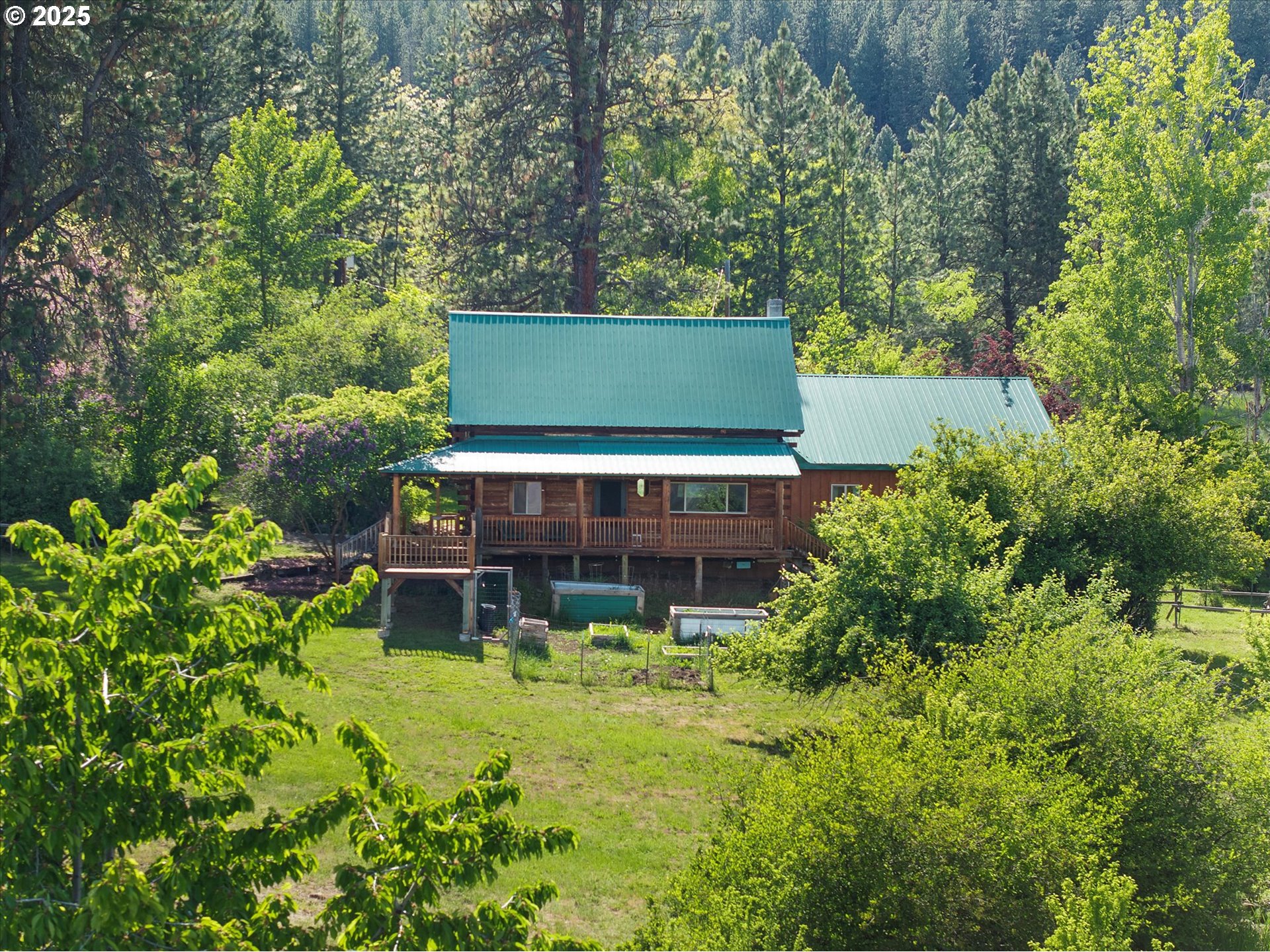 35912 Valley View Lane Halfway, OR 97834 - Photo 4 of 43 front view of a house with a yard