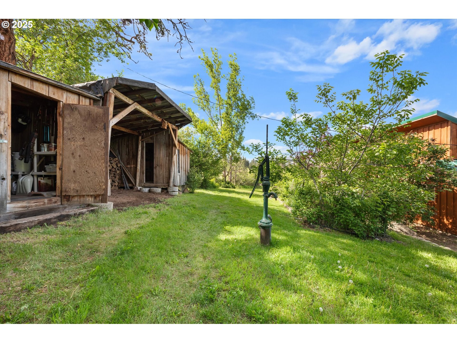 35912 Valley View Lane Halfway, OR 97834 - Photo 41 of 43 a backyard of a house with lots of green space