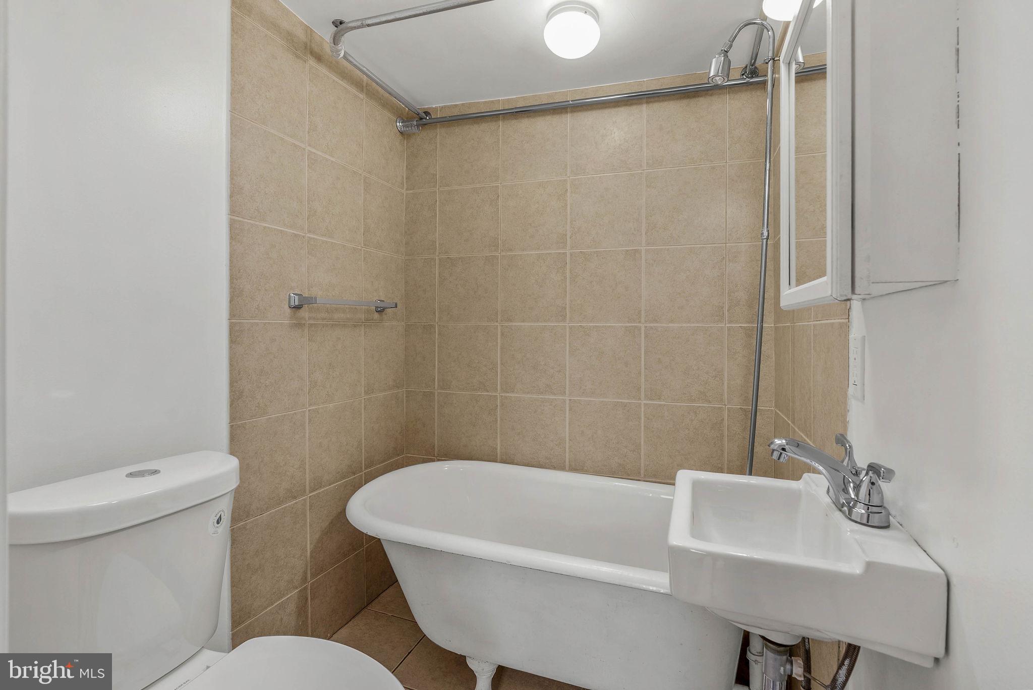 1124 South 15th Street, Unit 3 Philadelphia, PA 19146 - Photo 5 of 6