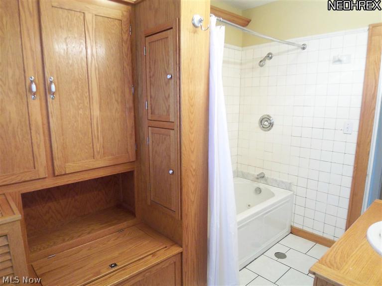 2202 Middlefield Road Cleveland Heights, OH 44106 - Photo 16 of 23