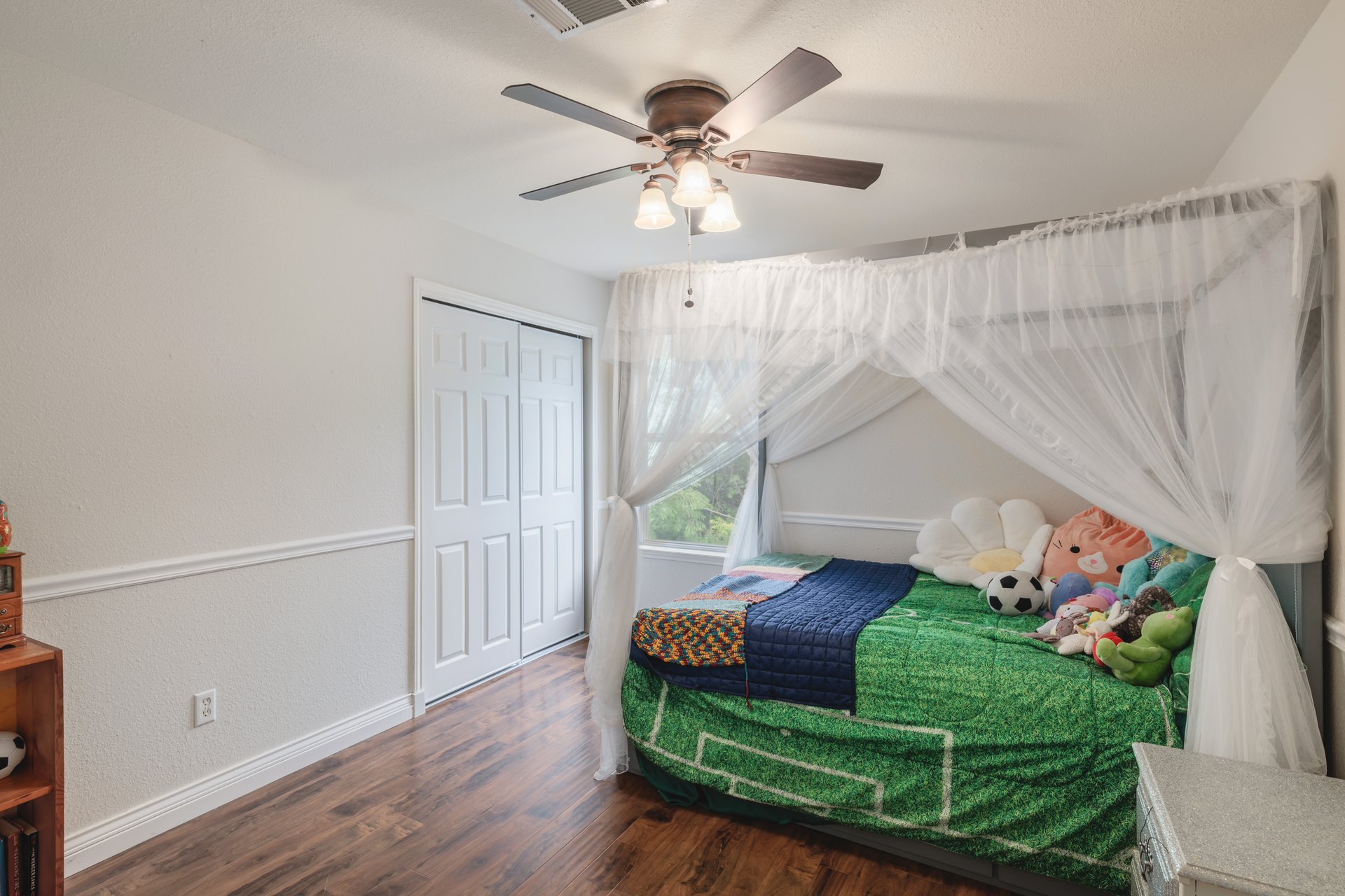 7000 Bending Oak Road Austin, TX 78749 - Photo 26 of 39 a living room with furniture and a chandelier