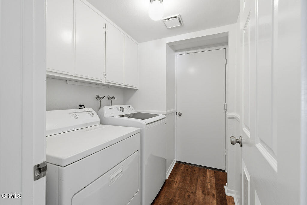 4024 Cliffrose Avenue Moorpark, CA 93021 - Photo 23 of 40 a utility room with dryer and washer