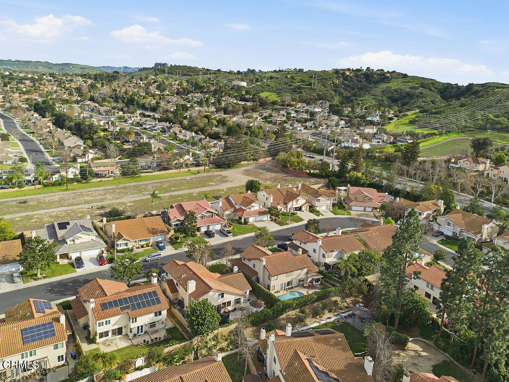 4024 Cliffrose Avenue Moorpark, CA 93021 - Photo 39 of 40 an aerial view of residential building with outdoor space ocean and lots of trees