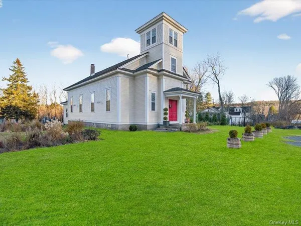 a view of a house with backyard and porch