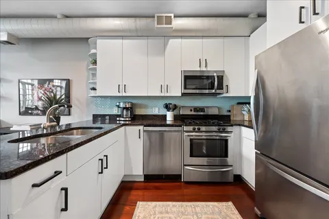 $515,000 | 636 North Racine Avenue, Unit 3S, Chicago, IL 60642