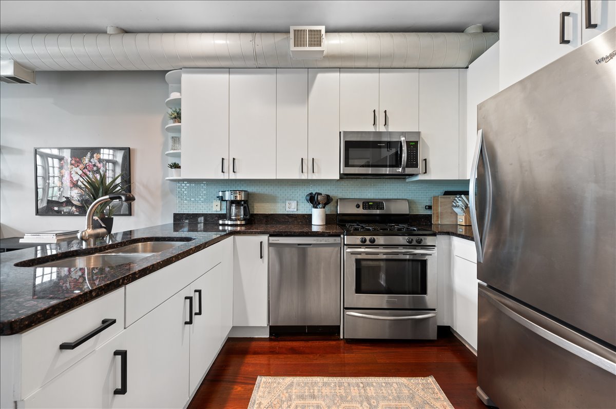 636 North Racine Avenue, Unit 3S Chicago, IL 60642 - Photo 10 of 25