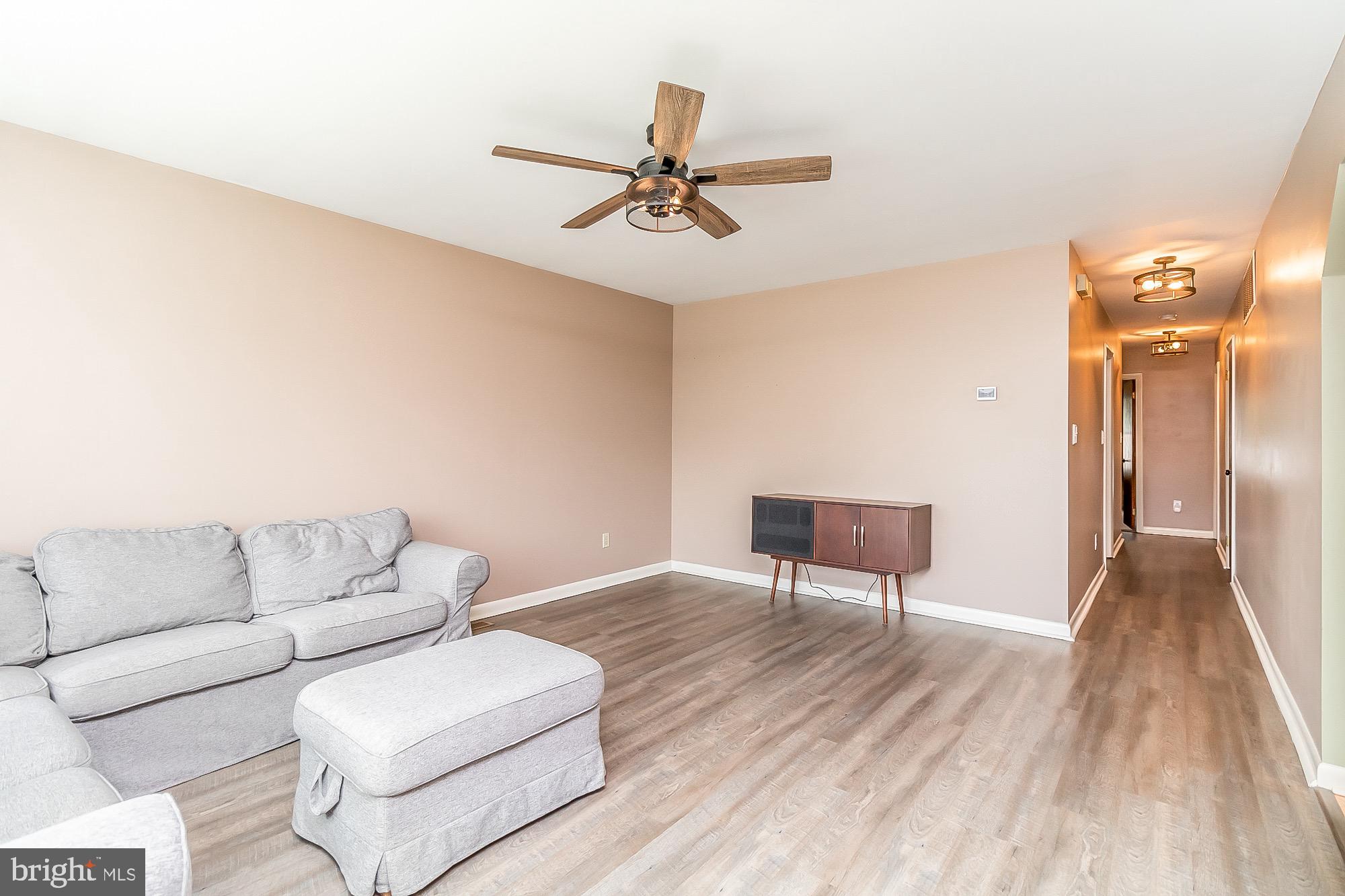 348 Upperlanding Road Essex, MD 21221 - Photo 16 of 55 Living room