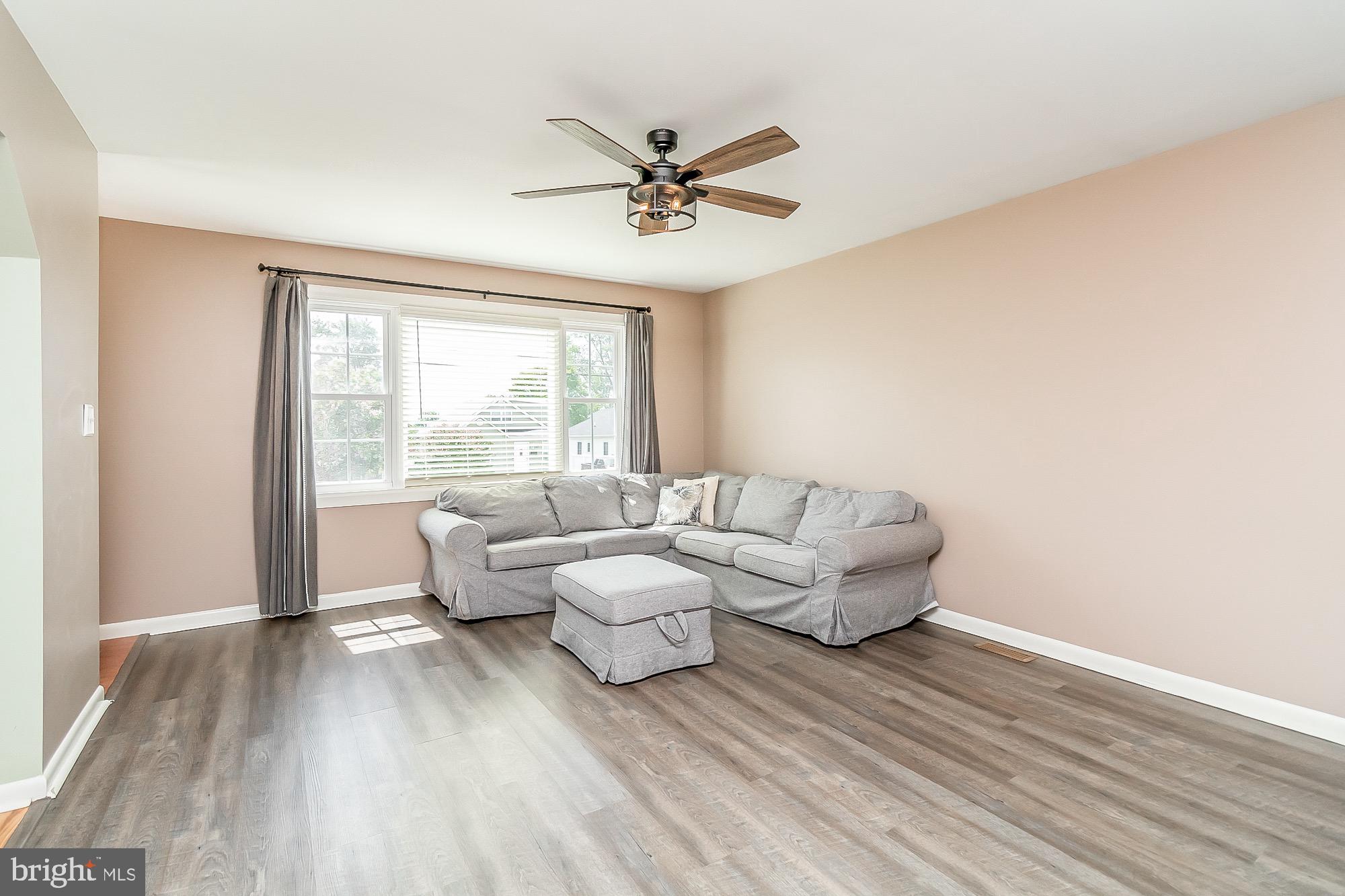 348 Upperlanding Road Essex, MD 21221 - Photo 18 of 55 Living room