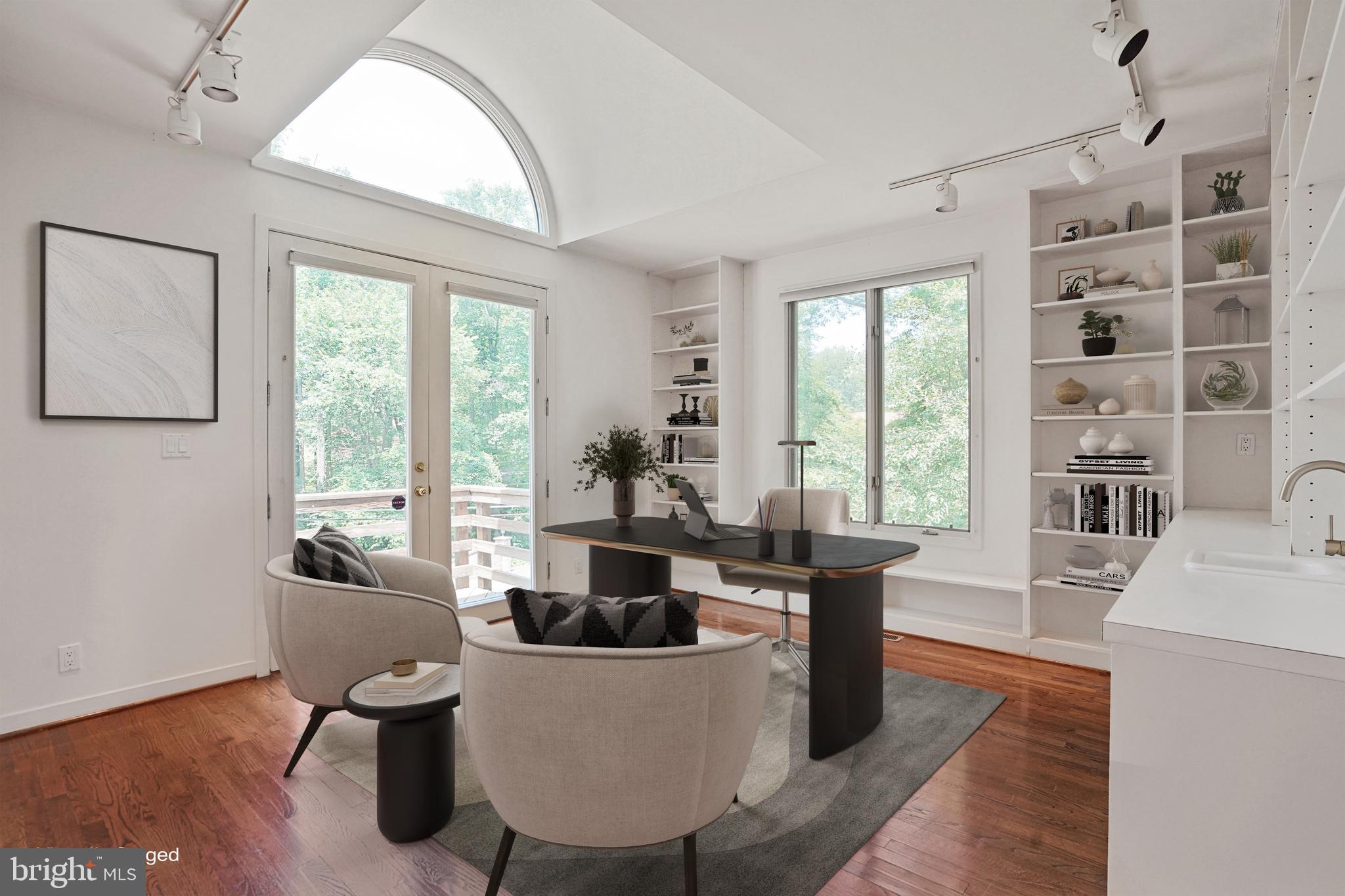 926 Saigon Road McLean, VA 22102 - Photo 16 of 54 Well Appointed & Bright Home Office