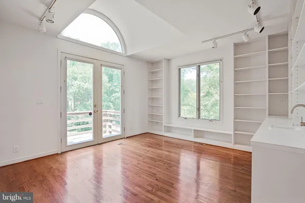 $1,950,000 | 926 Saigon Road, McLean, VA 22102