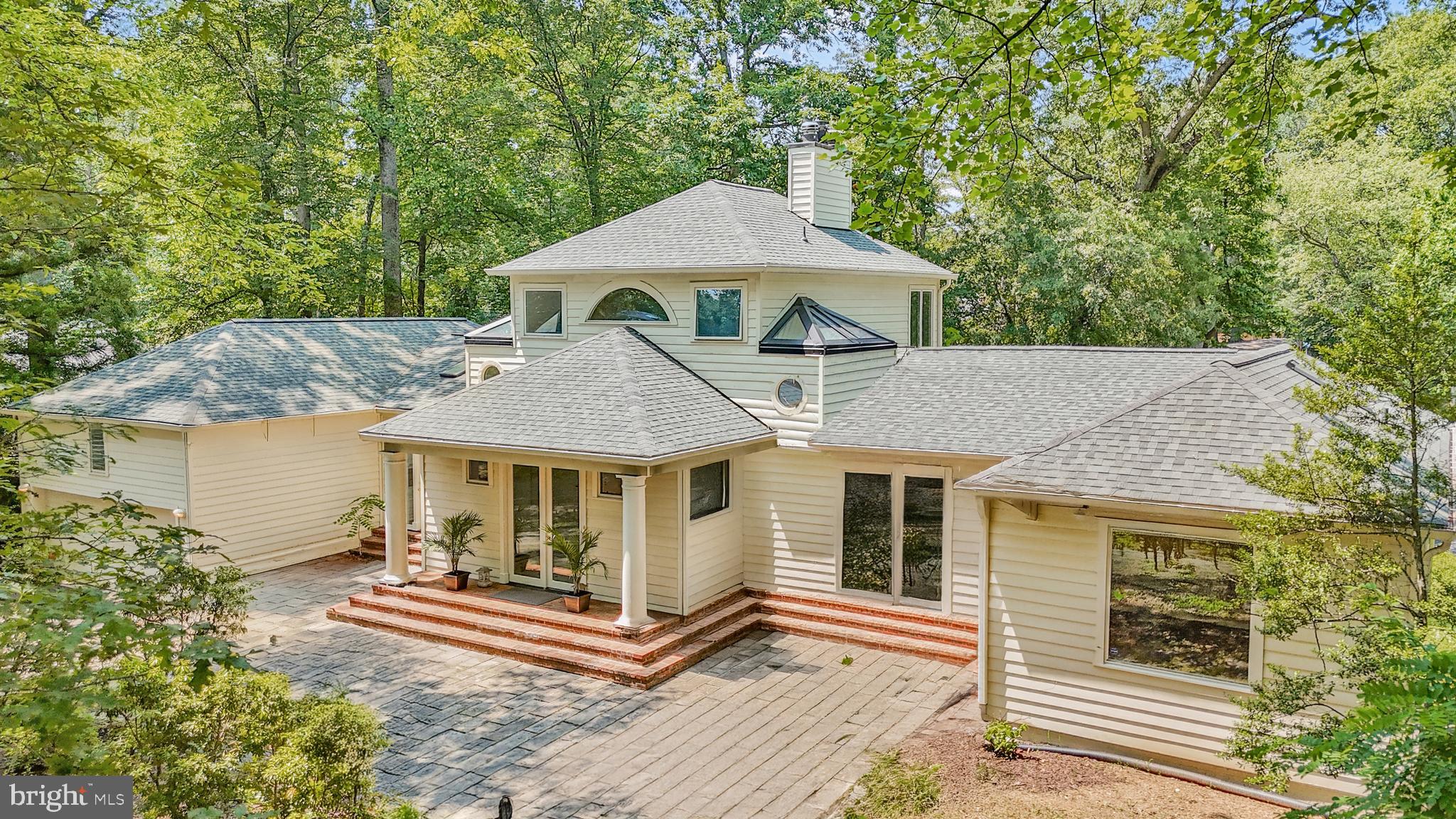 926 Saigon Road McLean, VA 22102 - Photo 2 of 54 Quiet Serenity & Unmatched Accessibility