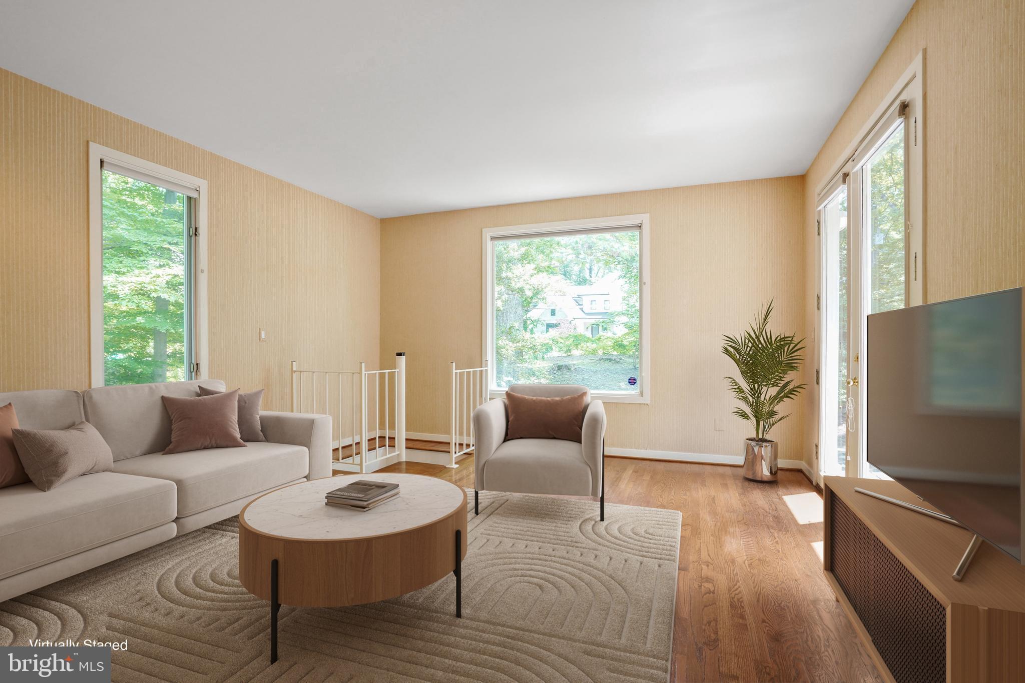 926 Saigon Road McLean, VA 22102 - Photo 20 of 54 Serene Family Room