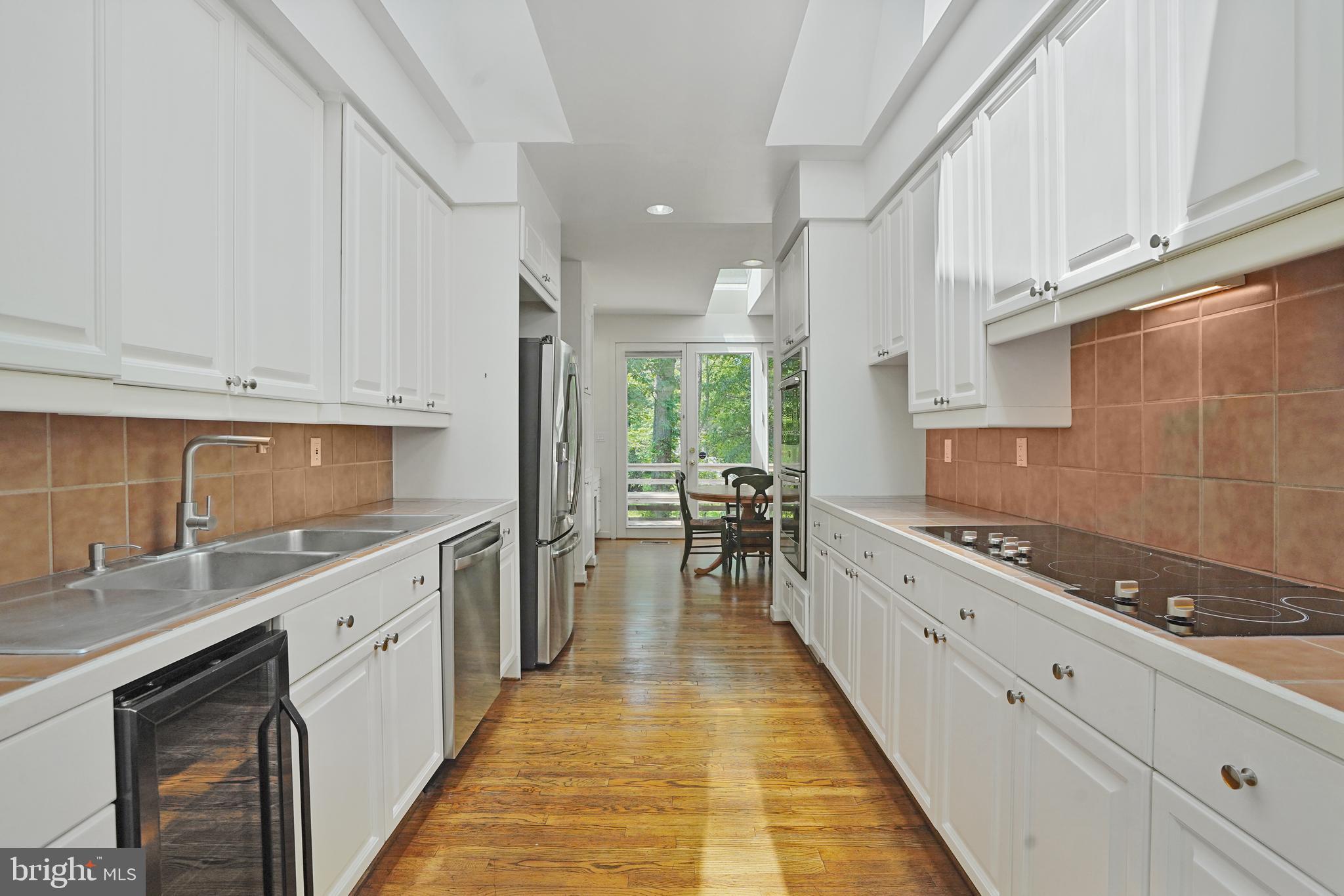 926 Saigon Road McLean, VA 22102 - Photo 25 of 54 Bright Eat-in Kitchen w/ Multiple Skylights