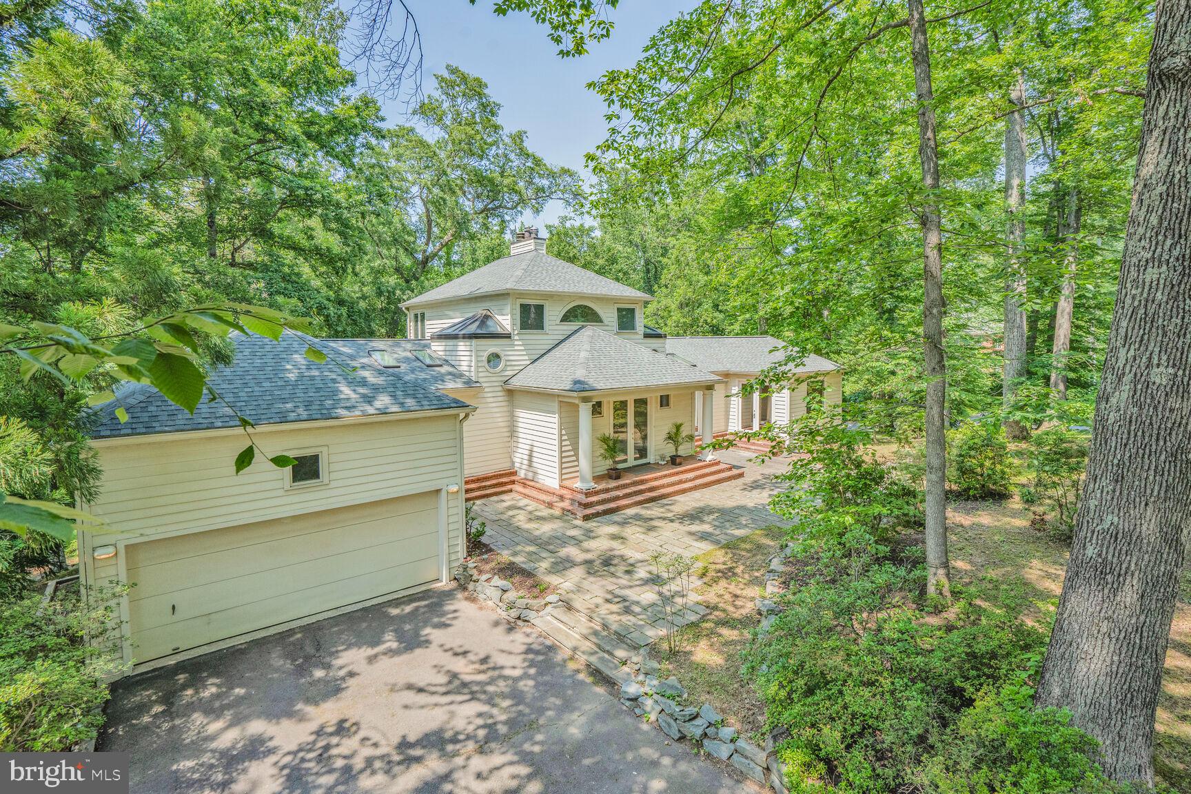 926 Saigon Road McLean, VA 22102 - Photo 51 of 54 Entry could be reimagined with semi-circular drive