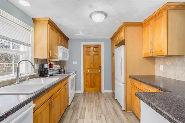 $439,900 | 153 Diamond Hill Road, Warwick, RI 02886