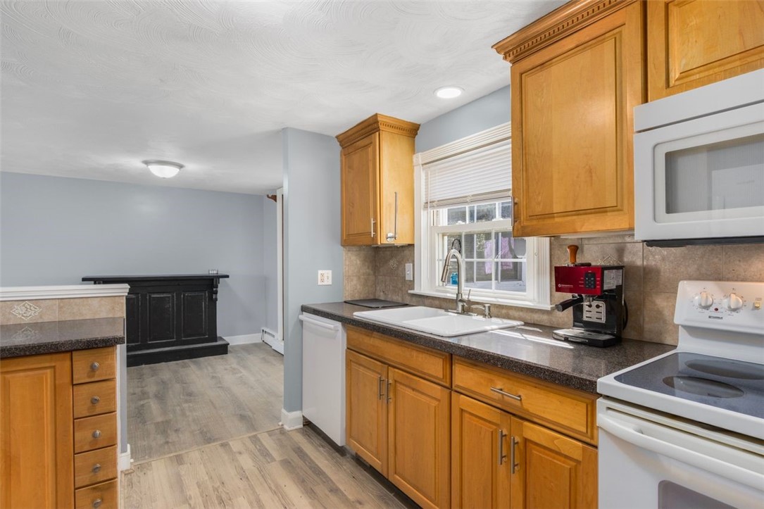 153 Diamond Hill Road Warwick, RI 02886 - Photo 17 of 37