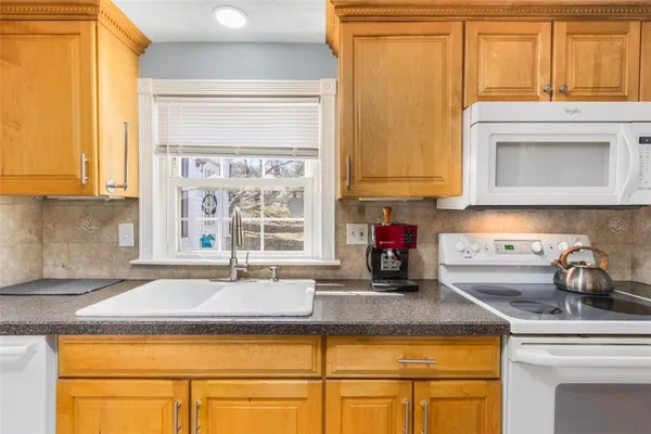 $439,900 | 153 Diamond Hill Road, Warwick, RI 02886