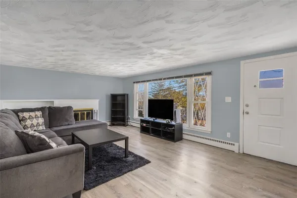 $439,900 | 153 Diamond Hill Road, Warwick, RI 02886