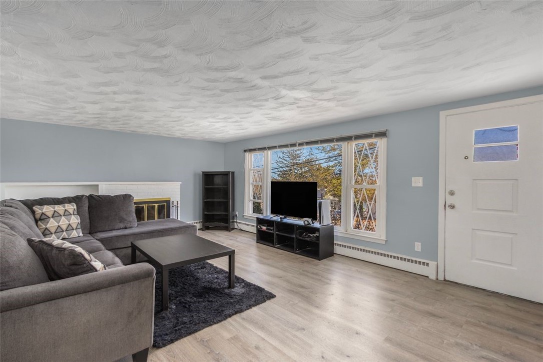 153 Diamond Hill Road Warwick, RI 02886 - Photo 8 of 37