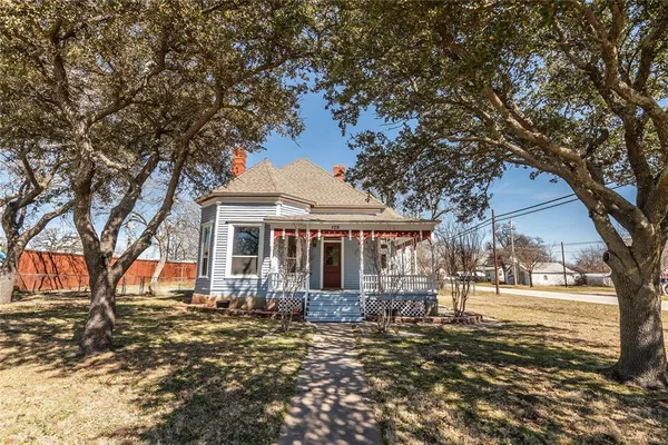 $355,000 | 109 Sherman Street, Nocona, TX 76255