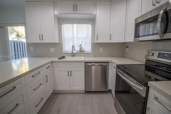 $3,500 | 4844 Grapevine Way, Davie, FL 33331