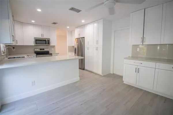 $3,500 | 4844 Grapevine Way, Davie, FL 33331