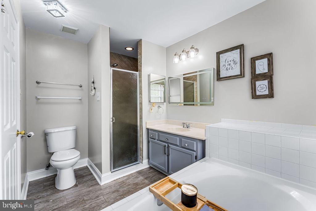 11409 Hermosa Drive Laurel, MD 20708 - Photo 19 of 28 a spacious bathroom with a bathtub shower sink and toilet