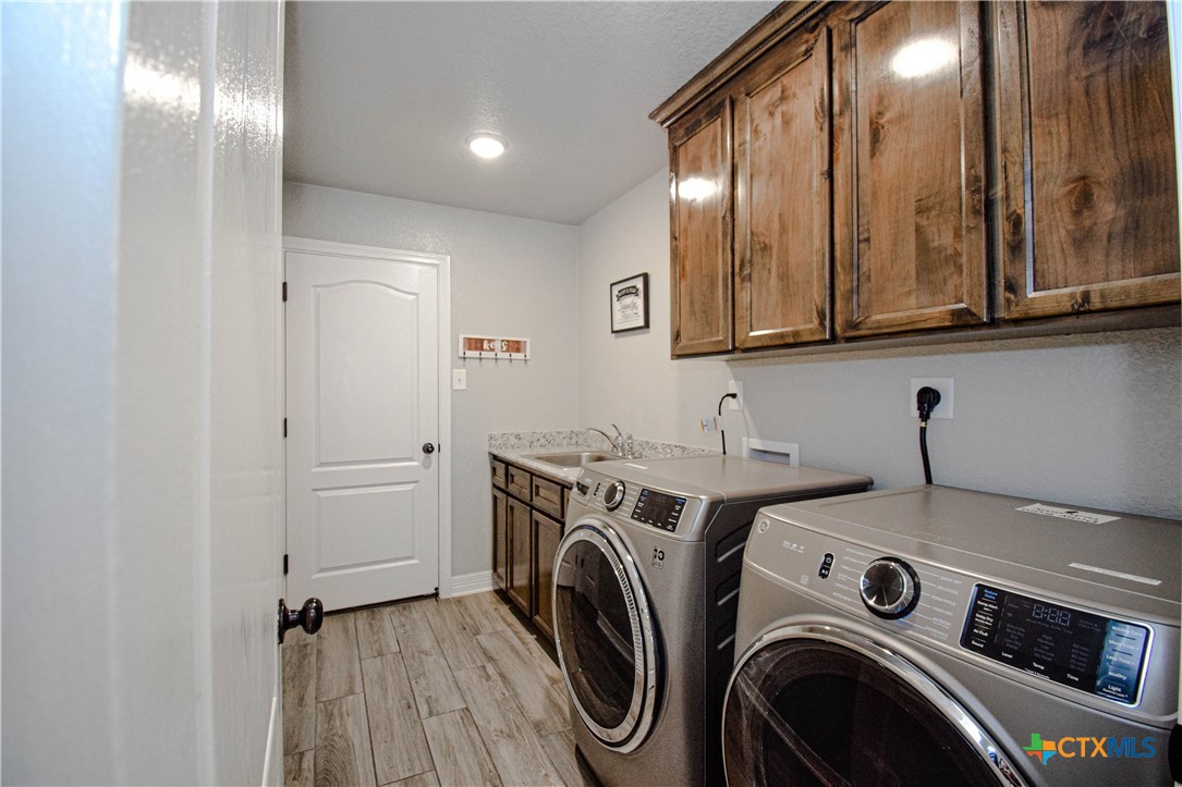 7623 Palladium Loop Killeen, TX 76542 - Photo 21 of 48 a utility room with dryer and washer