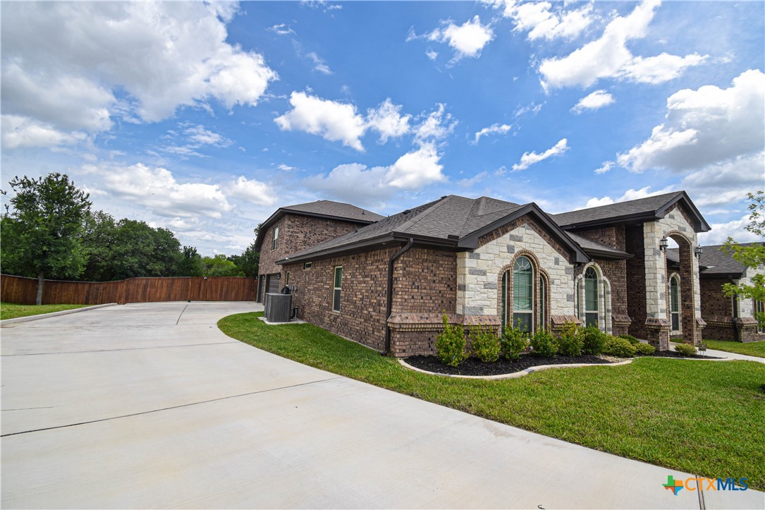 7623 Palladium Loop Killeen, TX 76542 - Photo 3 of 48 a front view of a house with a yard and garage