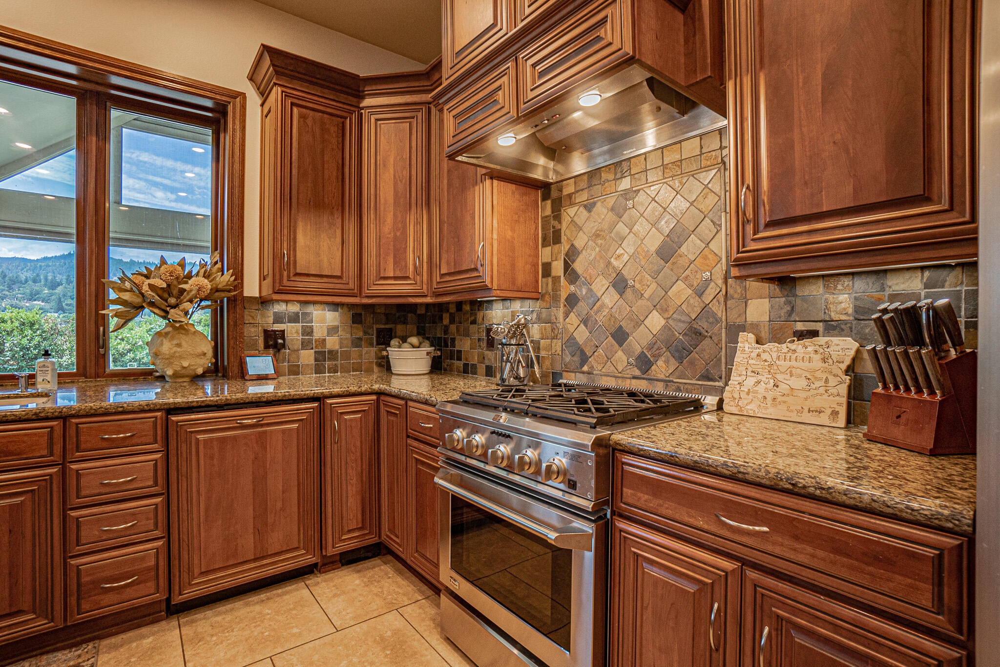 2845 Hanley Road Central Point, OR 97502 - Photo 18 of 66 DSC07823-HDR