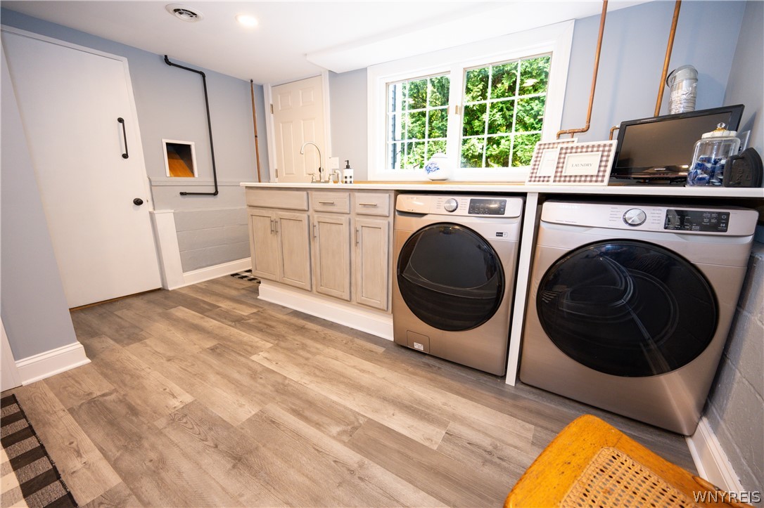 5217 Tonawanda Creek Road Pendleton, NY 14120 - Photo 38 of 50 Laundry room