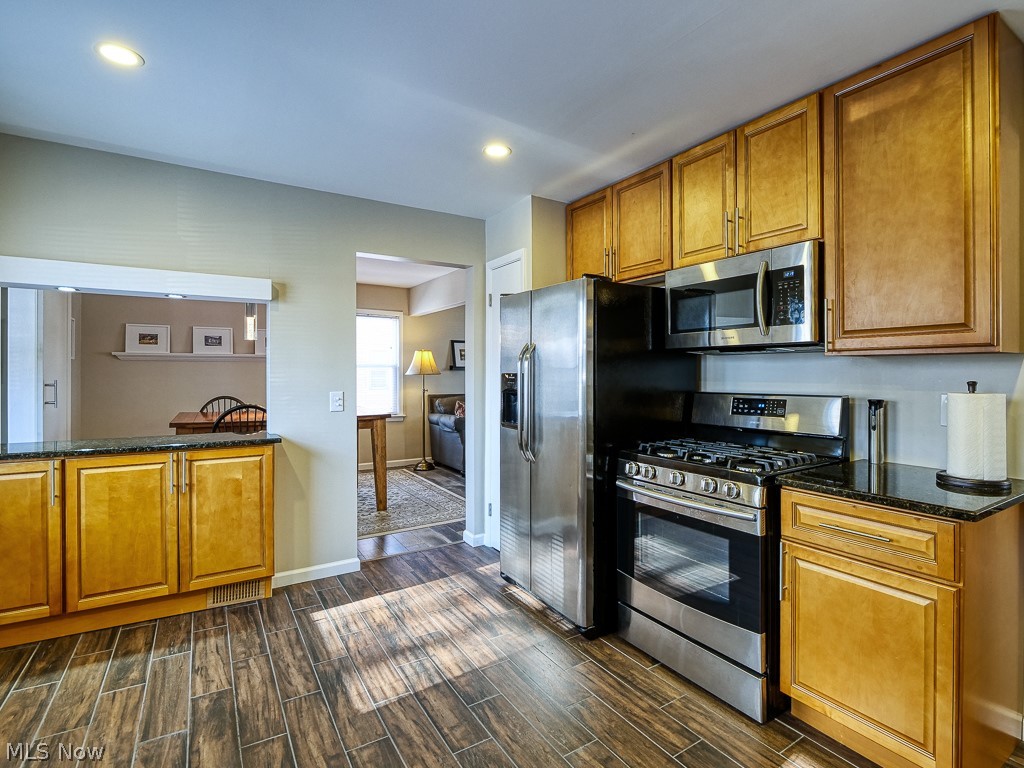 3844 Severn Road Cleveland Heights, OH 44118 - Photo 18 of 35 Convenient coffee bar, maple kitchen cabinets, gas stove, all appliances stainless steel.