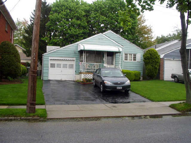 407 Willowbrook Road Staten Island, NY 10314 - Photo 1 of 1 Primary Photo