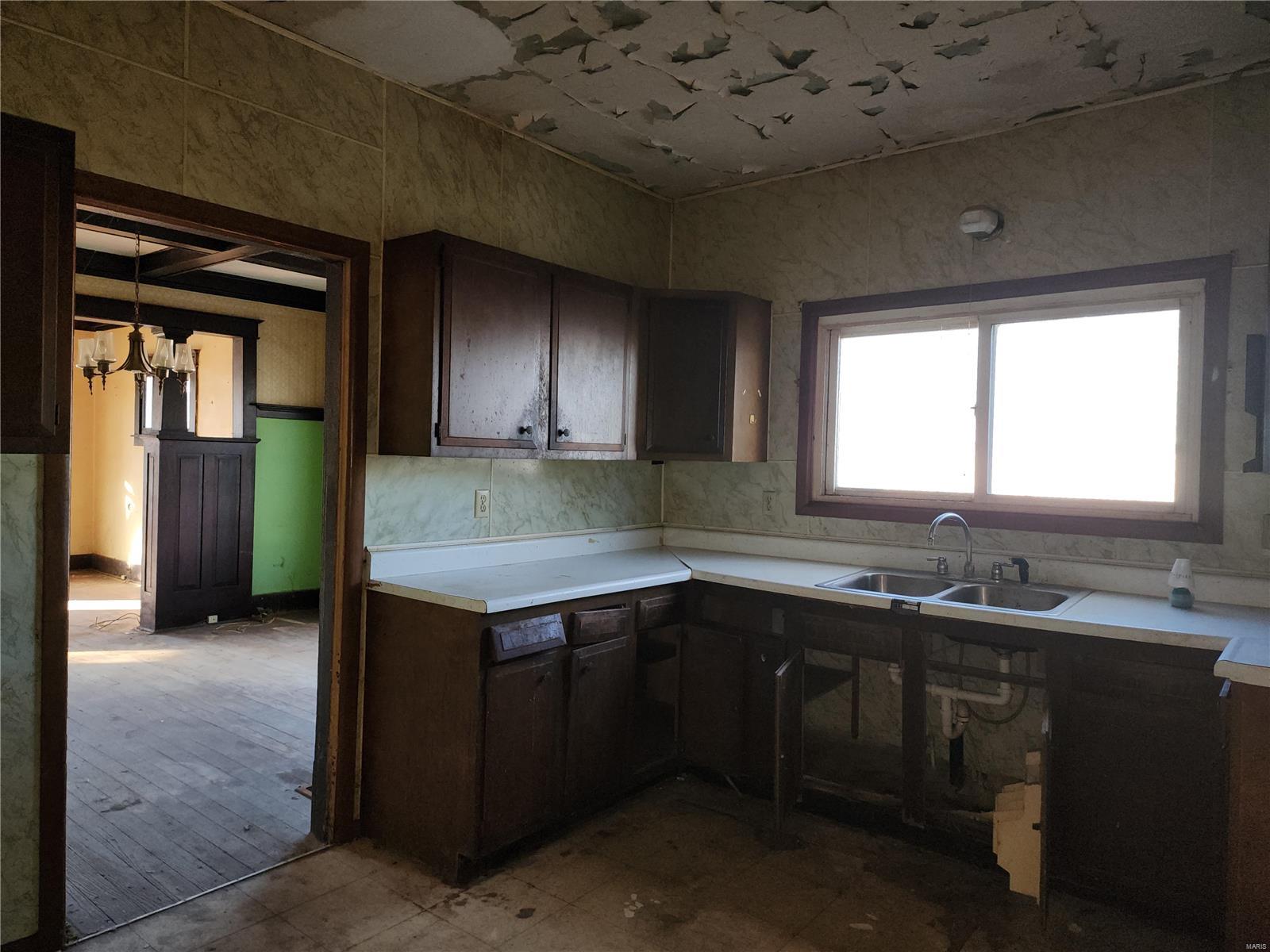 312 Roxana Avenue South Roxana, IL 62087 - Photo 12 of 41