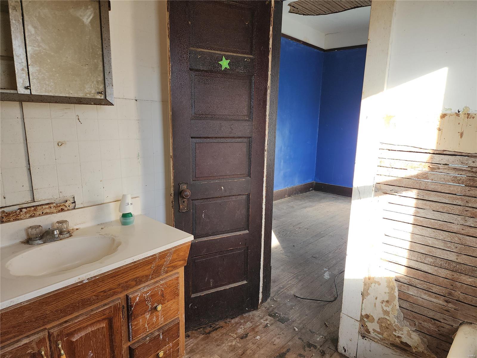 312 Roxana Avenue South Roxana, IL 62087 - Photo 13 of 41