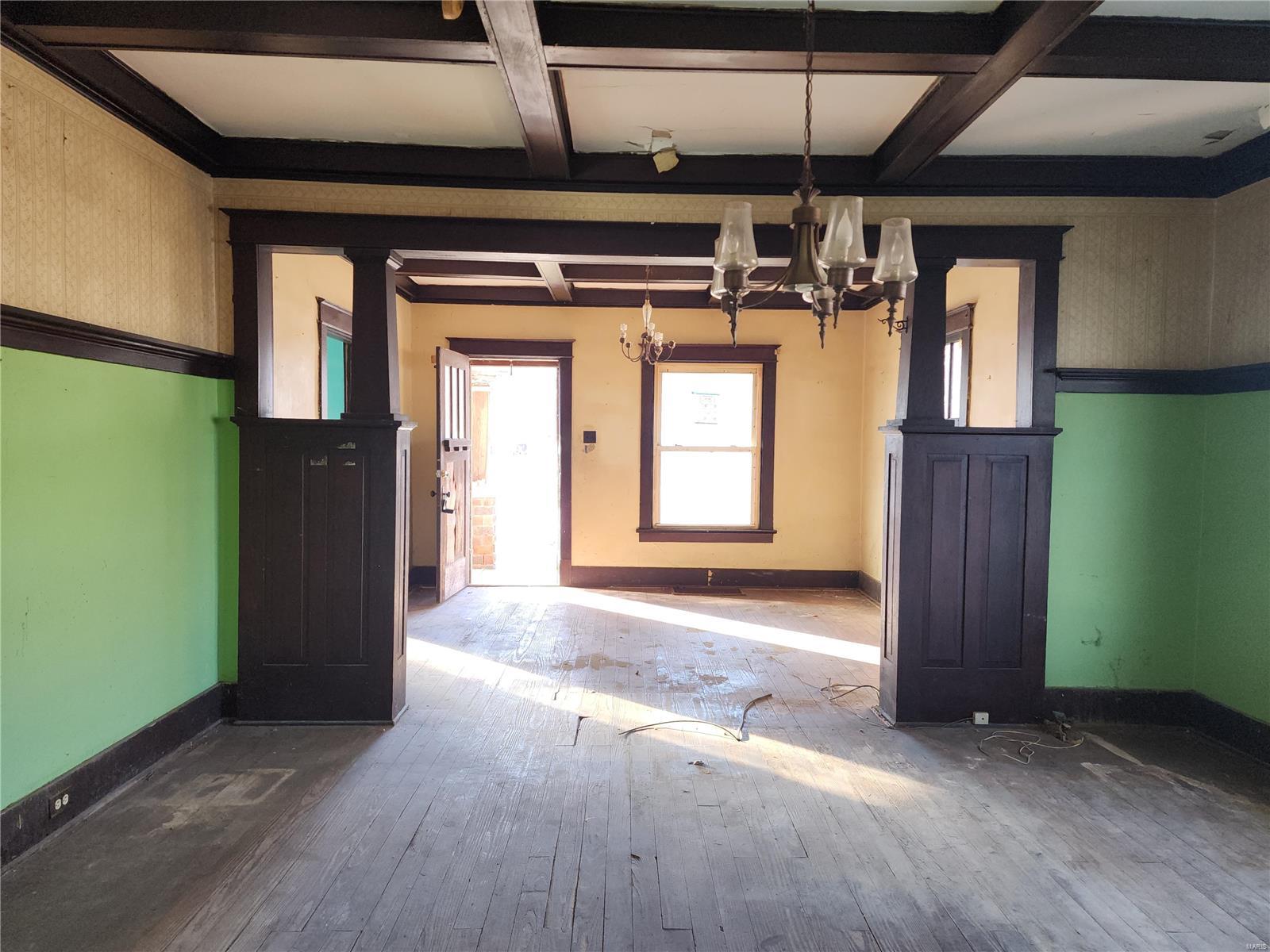 312 Roxana Avenue South Roxana, IL 62087 - Photo 5 of 41