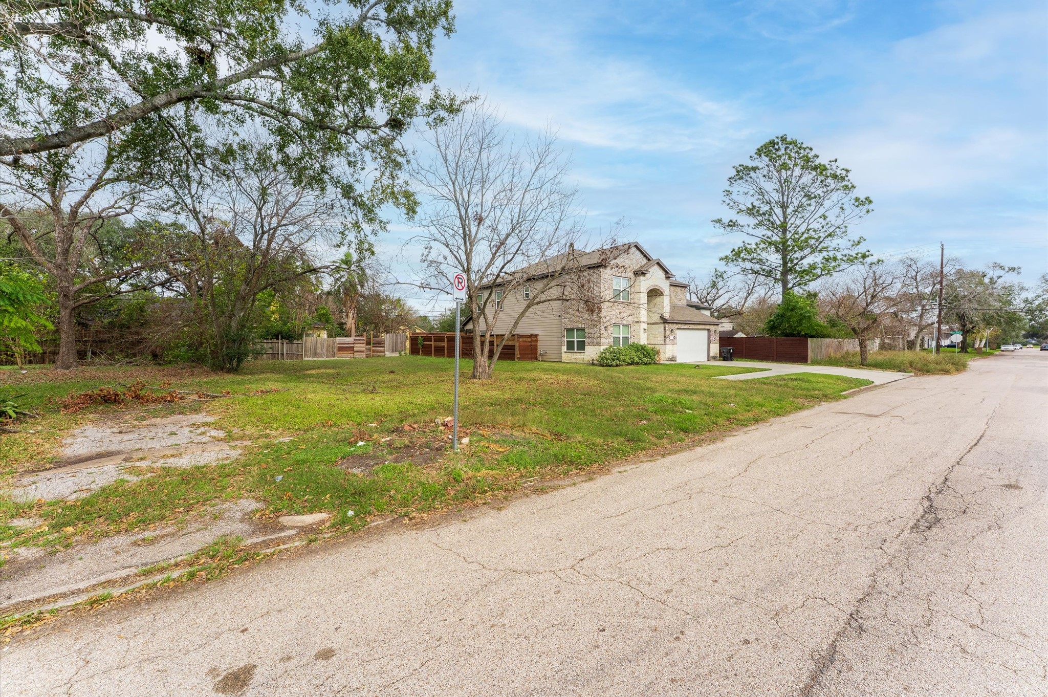 3239 Tampa Street Houston, TX 77021 - Photo 6 of 9 a view of a house with a yard