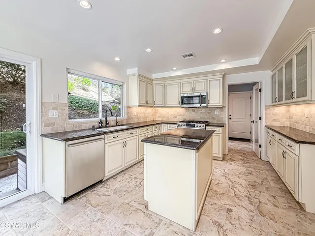 $1,799,999 | 877 Rim Crest Drive, Westlake Village, CA 91361