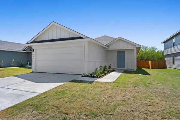 $255,000 | 304 Wild Goose Drive, Luling, TX 78648