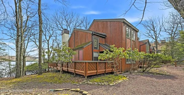 $395,500 | 79 Dove Dr Lake, Lake Harmony, PA 18624