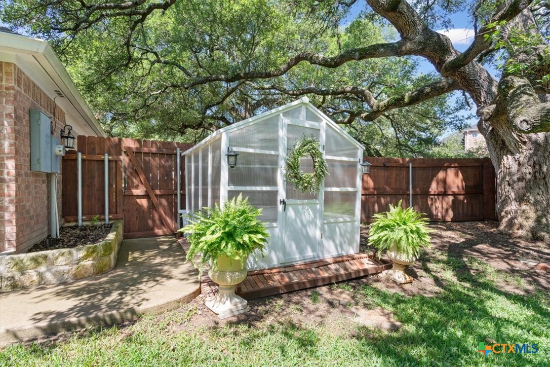 200 Carriage House Road Salado, TX 76571 - Photo 34 of 43 Greenhouse for herbs, vegetables, or flowers.